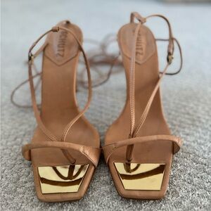 Schultz shoes with optional straps
